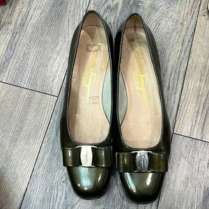 Vintage Ferragamo Vara bow shoes